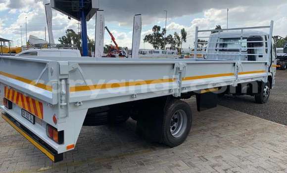 Acheter Occasion Utilitaire Mitsubishi Fuso Blanc à Livingstone, Zambie Acheter Occasion Utilitaire Mitsubishi Fuso Blanc à Livingstone, Zambie