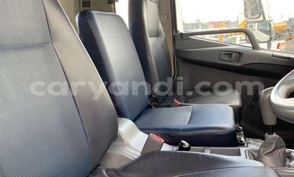 Acheter Occasion Utilitaire Mitsubishi Fuso Blanc à Livingstone, Zambie Acheter Occasion Utilitaire Mitsubishi Fuso Blanc à Livingstone, Zambie