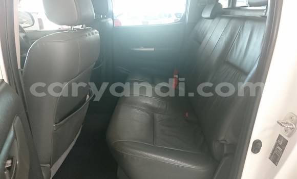 Acheter Occasion Voiture Toyota Hilux Blanc à Livingstone, Zambie Acheter Occasion Voiture Toyota Hilux Blanc à Livingstone, Zambie