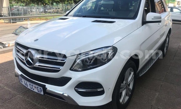 Tenga Tsaru Mercedes‒Benz 250 Chena Mota in Livingstone in Zambia Tenga Tsaru Mercedes‒Benz 250 Chena Mota in Livingstone in Zambia