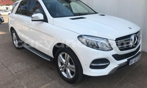 Tenga Tsaru Mercedes‒Benz 250 Chena Mota in Livingstone in Zambia Tenga Tsaru Mercedes‒Benz 250 Chena Mota in Livingstone in Zambia