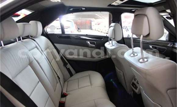 Acheter Occasion Voiture Mercedes‒Benz E–Class Gris à Livingstone, Zambie Acheter Occasion Voiture Mercedes‒Benz E–Class Gris à Livingstone, Zambie
