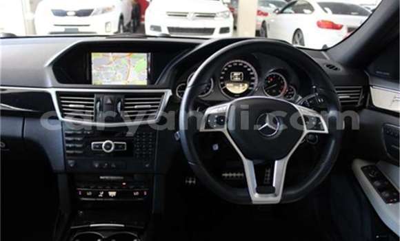 Acheter Occasion Voiture Mercedes‒Benz E–Class Gris à Livingstone, Zambie Acheter Occasion Voiture Mercedes‒Benz E–Class Gris à Livingstone, Zambie