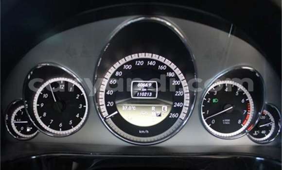 Acheter Occasion Voiture Mercedes‒Benz E–Class Gris à Livingstone, Zambie Acheter Occasion Voiture Mercedes‒Benz E–Class Gris à Livingstone, Zambie