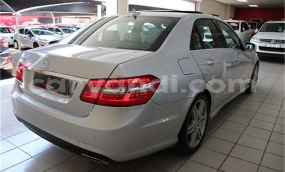 Acheter Occasion Voiture Mercedes‒Benz E–Class Gris à Livingstone, Zambie Acheter Occasion Voiture Mercedes‒Benz E–Class Gris à Livingstone, Zambie