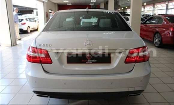 Acheter Occasion Voiture Mercedes‒Benz E–Class Gris à Livingstone, Zambie Acheter Occasion Voiture Mercedes‒Benz E–Class Gris à Livingstone, Zambie