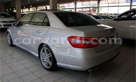 Acheter Occasion Voiture Mercedes‒Benz E–Class Gris à Livingstone, Zambie Acheter Occasion Voiture Mercedes‒Benz E–Class Gris à Livingstone, Zambie