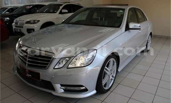 Acheter Occasion Voiture Mercedes‒Benz E–Class Gris à Livingstone, Zambie Acheter Occasion Voiture Mercedes‒Benz E–Class Gris à Livingstone, Zambie