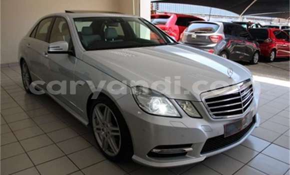 Acheter Occasion Voiture Mercedes‒Benz E–Class Gris à Livingstone, Zambie Acheter Occasion Voiture Mercedes‒Benz E–Class Gris à Livingstone, Zambie