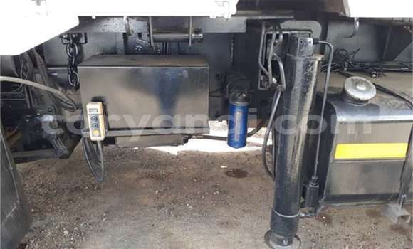 Acheter Occasion Utilitaire Nissan UD Blanc à Lusaka, Zambie Acheter Occasion Utilitaire Nissan UD Blanc à Lusaka, Zambie