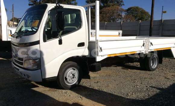 Acheter Occasion Utilitaire Toyota Dyna Blanc à Lusaka, Zambie Acheter Occasion Utilitaire Toyota Dyna Blanc à Lusaka, Zambie