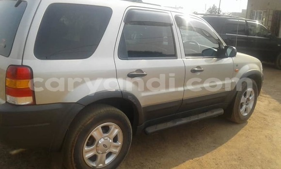 Nunua Ilio tumika Ford Escape Fedha Gari ndani ya Kabwe nchini Zambia Nunua Ilio tumika Ford Escape Fedha Gari ndani ya Kabwe nchini Zambia