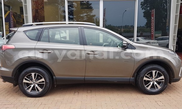 Tenga Tsaru Toyota RAV4 Zvimwe Mota in Livingstone in Zambia Tenga Tsaru Toyota RAV4 Zvimwe Mota in Livingstone in Zambia