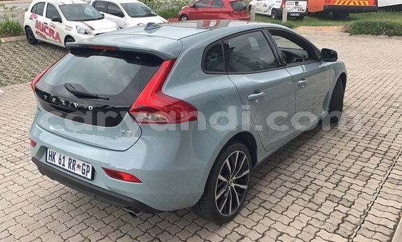 Nunua Ilio tumika Volvo V40 Nyingine Gari ndani ya Livingstone nchini Zambia Nunua Ilio tumika Volvo V40 Nyingine Gari ndani ya Livingstone nchini Zambia
