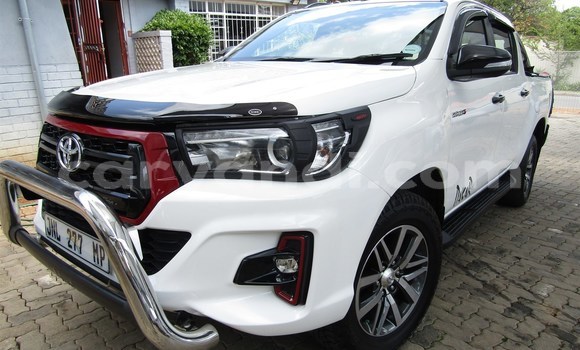 Nunua Ilio tumika Toyota Hilux Nyeupe Gari ndani ya Livingstone nchini Zambia Nunua Ilio tumika Toyota Hilux Nyeupe Gari ndani ya Livingstone nchini Zambia