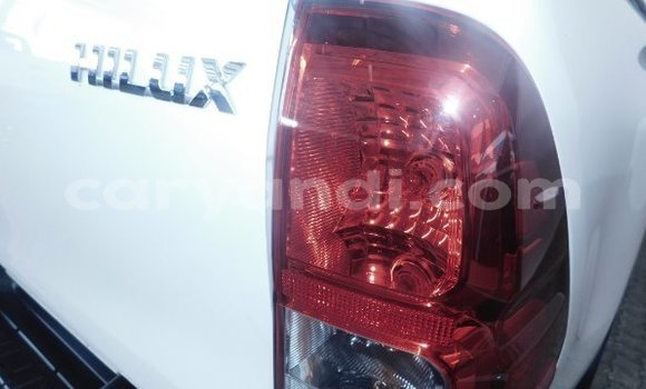 Nunua Ilio tumika Toyota Hilux Nyeupe Gari ndani ya Livingstone nchini Zambia Nunua Ilio tumika Toyota Hilux Nyeupe Gari ndani ya Livingstone nchini Zambia
