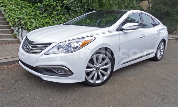 Acheter Occasion Voiture Hyundai Sonata Blanc à Livingstone, Zambie Acheter Occasion Voiture Hyundai Sonata Blanc à Livingstone, Zambie