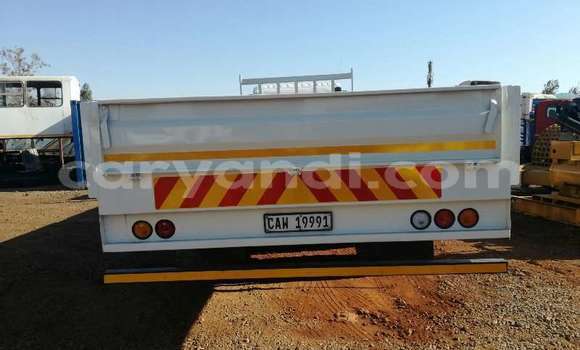 Nunua Ilio tumika Hino Ranger Nyeupe Lori ndani ya Livingstone nchini Zambia Nunua Ilio tumika Hino Ranger Nyeupe Lori ndani ya Livingstone nchini Zambia