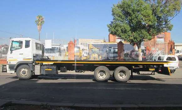 Tenga Tsaru Mitsubishi Fuso Chena Rori in Livingstone in Zambia Tenga Tsaru Mitsubishi Fuso Chena Rori in Livingstone in Zambia