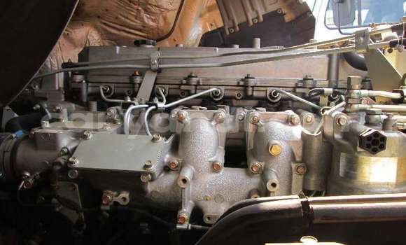 Tenga Tsaru Mitsubishi Fuso Chena Rori in Livingstone in Zambia Tenga Tsaru Mitsubishi Fuso Chena Rori in Livingstone in Zambia