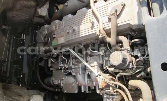 Tenga Tsaru Mitsubishi Fuso Chena Rori in Livingstone in Zambia Tenga Tsaru Mitsubishi Fuso Chena Rori in Livingstone in Zambia