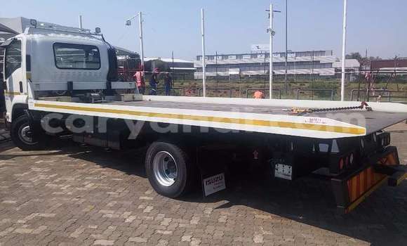 Acheter Occasion Utilitaire Isuzu FTR 850 Blanc à Lusaka, Zambie Acheter Occasion Utilitaire Isuzu FTR 850 Blanc à Lusaka, Zambie
