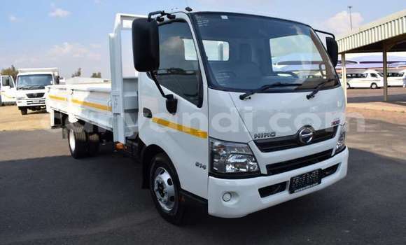 Buy Used Hino 300 Series White Truck in Lusaka in Zambia