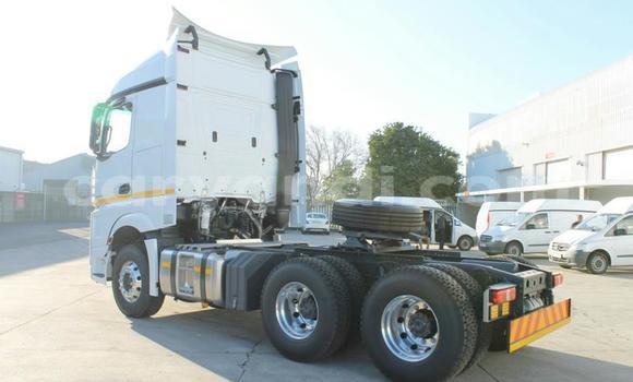 Buy Used Mercedes–Benz Truck White Truck in Lusaka in Zambia Buy Used Mercedes–Benz Truck White Truck in Lusaka in Zambia
