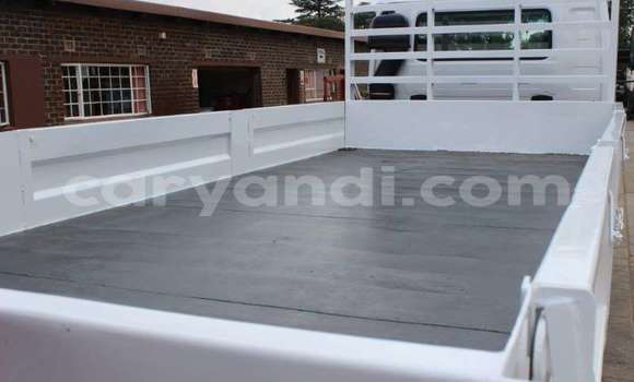 Acheter Occasion Utilitaire Nissan UD Blanc à Lusaka, Zambie Acheter Occasion Utilitaire Nissan UD Blanc à Lusaka, Zambie