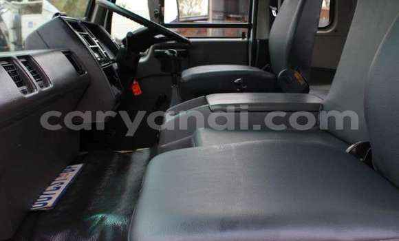 Acheter Occasion Utilitaire Nissan UD Blanc à Lusaka, Zambie Acheter Occasion Utilitaire Nissan UD Blanc à Lusaka, Zambie