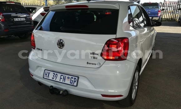 Acheter Occasion Voiture Volkswagen Polo Blanc à Livingstone, Zambie Acheter Occasion Voiture Volkswagen Polo Blanc à Livingstone, Zambie