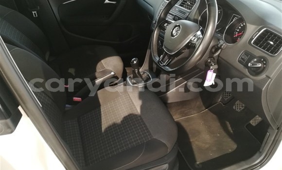 Acheter Occasion Voiture Volkswagen Polo Blanc à Livingstone, Zambie Acheter Occasion Voiture Volkswagen Polo Blanc à Livingstone, Zambie