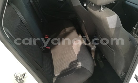 Acheter Occasion Voiture Volkswagen Polo Blanc à Livingstone, Zambie Acheter Occasion Voiture Volkswagen Polo Blanc à Livingstone, Zambie