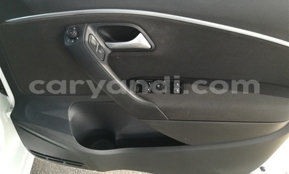 Acheter Occasion Voiture Volkswagen Polo Blanc à Livingstone, Zambie Acheter Occasion Voiture Volkswagen Polo Blanc à Livingstone, Zambie