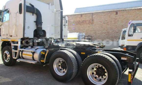 Acheter Occasion Utilitaire Caterpillar 120 Blanc à Lusaka, Zambie Acheter Occasion Utilitaire Caterpillar 120 Blanc à Lusaka, Zambie