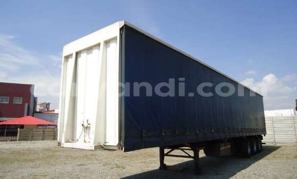 Buy Used Caterpillar 120 White Truck in Lusaka in Zambia