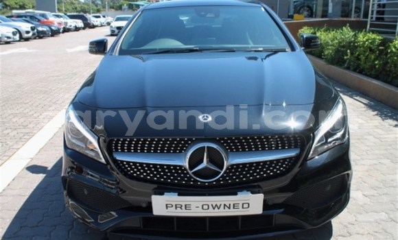 Tenga Tsaru Mercedes‒Benz 200 Nhema Mota in Livingstone in Zambia Tenga Tsaru Mercedes‒Benz 200 Nhema Mota in Livingstone in Zambia