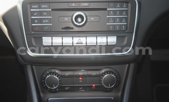 Tenga Tsaru Mercedes‒Benz 200 Nhema Mota in Livingstone in Zambia Tenga Tsaru Mercedes‒Benz 200 Nhema Mota in Livingstone in Zambia