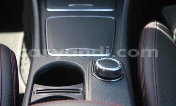 Tenga Tsaru Mercedes‒Benz 200 Nhema Mota in Livingstone in Zambia Tenga Tsaru Mercedes‒Benz 200 Nhema Mota in Livingstone in Zambia