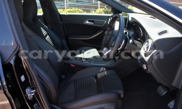 Tenga Tsaru Mercedes‒Benz 200 Nhema Mota in Livingstone in Zambia Tenga Tsaru Mercedes‒Benz 200 Nhema Mota in Livingstone in Zambia