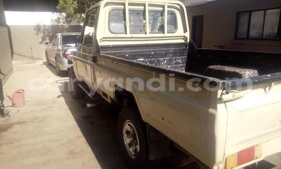 Buy Used Toyota Land Cruiser White Car in Lusaka in Zambia Buy Used Toyota Land Cruiser White Car in Lusaka in Zambia