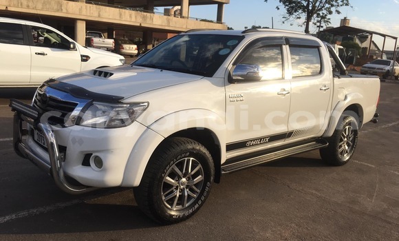 Acheter Occasion Voiture Toyota Hilux Blanc à Lusaka, Zambie Acheter Occasion Voiture Toyota Hilux Blanc à Lusaka, Zambie