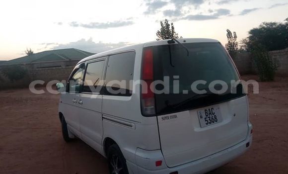 Acheter Occasion Voiture Toyota Noah Blanc à Lusaka, Zambie Acheter Occasion Voiture Toyota Noah Blanc à Lusaka, Zambie