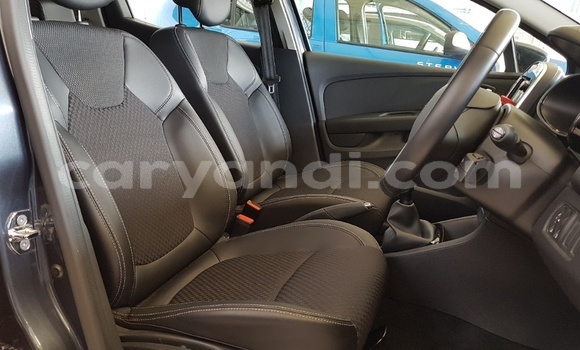 Tenga Tsaru Renault Clio Zvimwe Mota in Chingola in Zambia Tenga Tsaru Renault Clio Zvimwe Mota in Chingola in Zambia