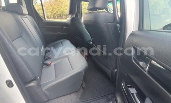 Nunua Ilio tumika Toyota Hilux Nyeupe Gari ndani ya Livingstone nchini Zambia Nunua Ilio tumika Toyota Hilux Nyeupe Gari ndani ya Livingstone nchini Zambia