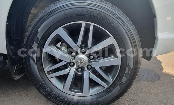 Nunua Ilio tumika Toyota Hilux Nyeupe Gari ndani ya Livingstone nchini Zambia Nunua Ilio tumika Toyota Hilux Nyeupe Gari ndani ya Livingstone nchini Zambia