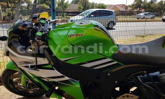 Acheter Occasion Moto Kawasaki H Vert à Lusaka, Zambie Acheter Occasion Moto Kawasaki H Vert à Lusaka, Zambie