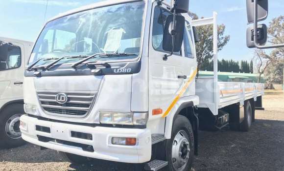 Nunua Ilio tumika Nissan UD Nyeupe Lori ndani ya Chingola nchini Zambia Nunua Ilio tumika Nissan UD Nyeupe Lori ndani ya Chingola nchini Zambia