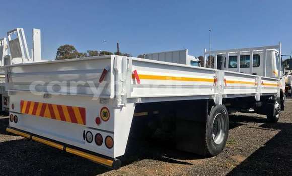 Nunua Ilio tumika Nissan UD Nyeupe Lori ndani ya Chingola nchini Zambia Nunua Ilio tumika Nissan UD Nyeupe Lori ndani ya Chingola nchini Zambia