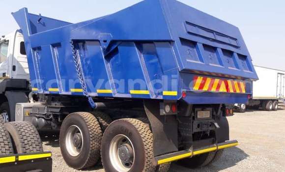 Tenga Tsaru Mercedes–Benz 3331 Chena Rori in Chingola in Zambia Tenga Tsaru Mercedes–Benz 3331 Chena Rori in Chingola in Zambia